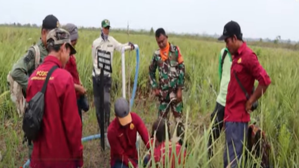 Pihak Desa Serius Lakukan Pembasahan Lahan Gambut Untuk Cegah Karhutla