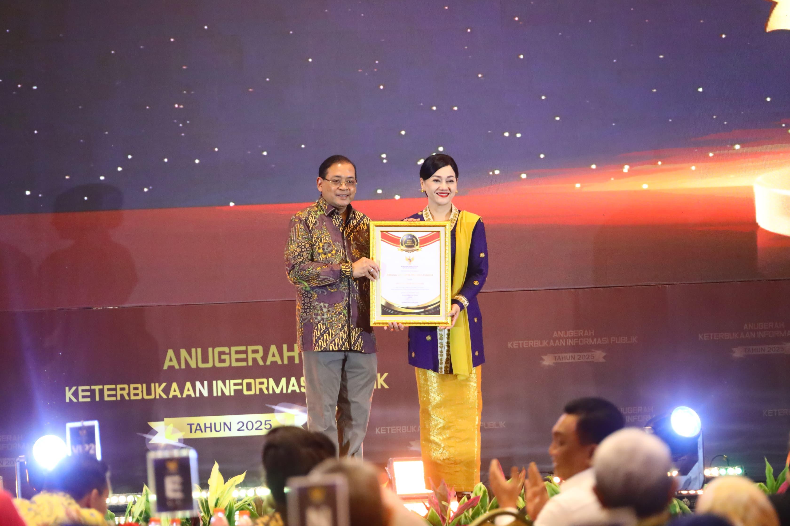 OJK Raih Predikat Badan Publik Terbaik Nasional 2025