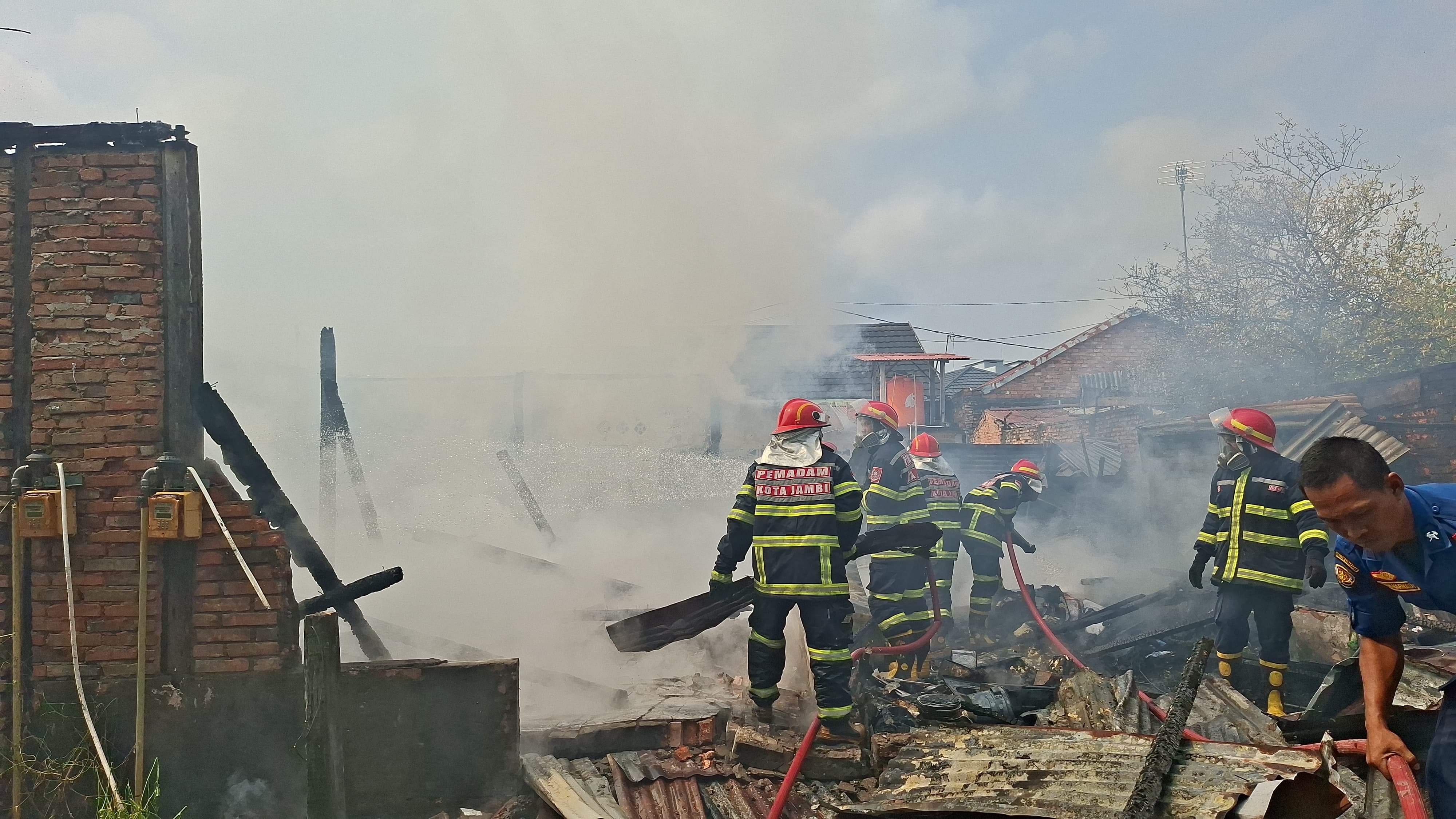 Lima Unit Bedeng di Jambi Selatan Terbakar, Diduga Akibat Kebocoran Gas