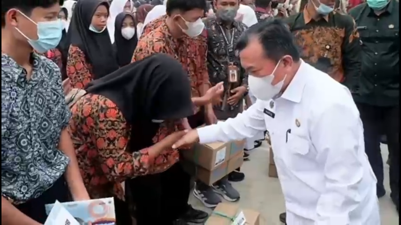 Pemprov Jambi Salurkan Pro Jambi Cerdas untuk 465 Siswa di Merangin