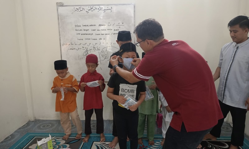 APHI Jambi Bagikan Ribuan Masker untuk Lindungi Anak dari Kabut Asap