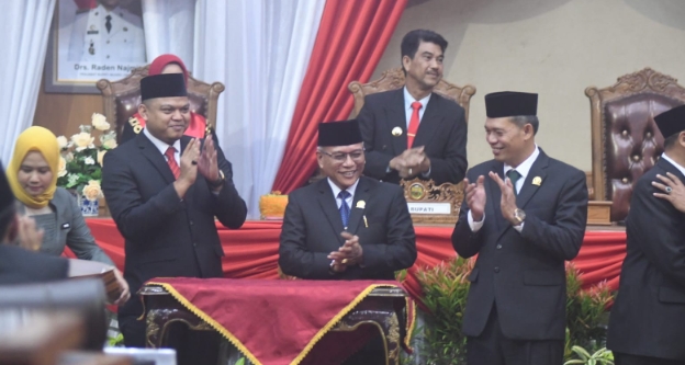 Anggota DPRD Kabupaten Muaro Jambi Periode 2024-2029 Resmi Mengambil Sumpah Jabatan