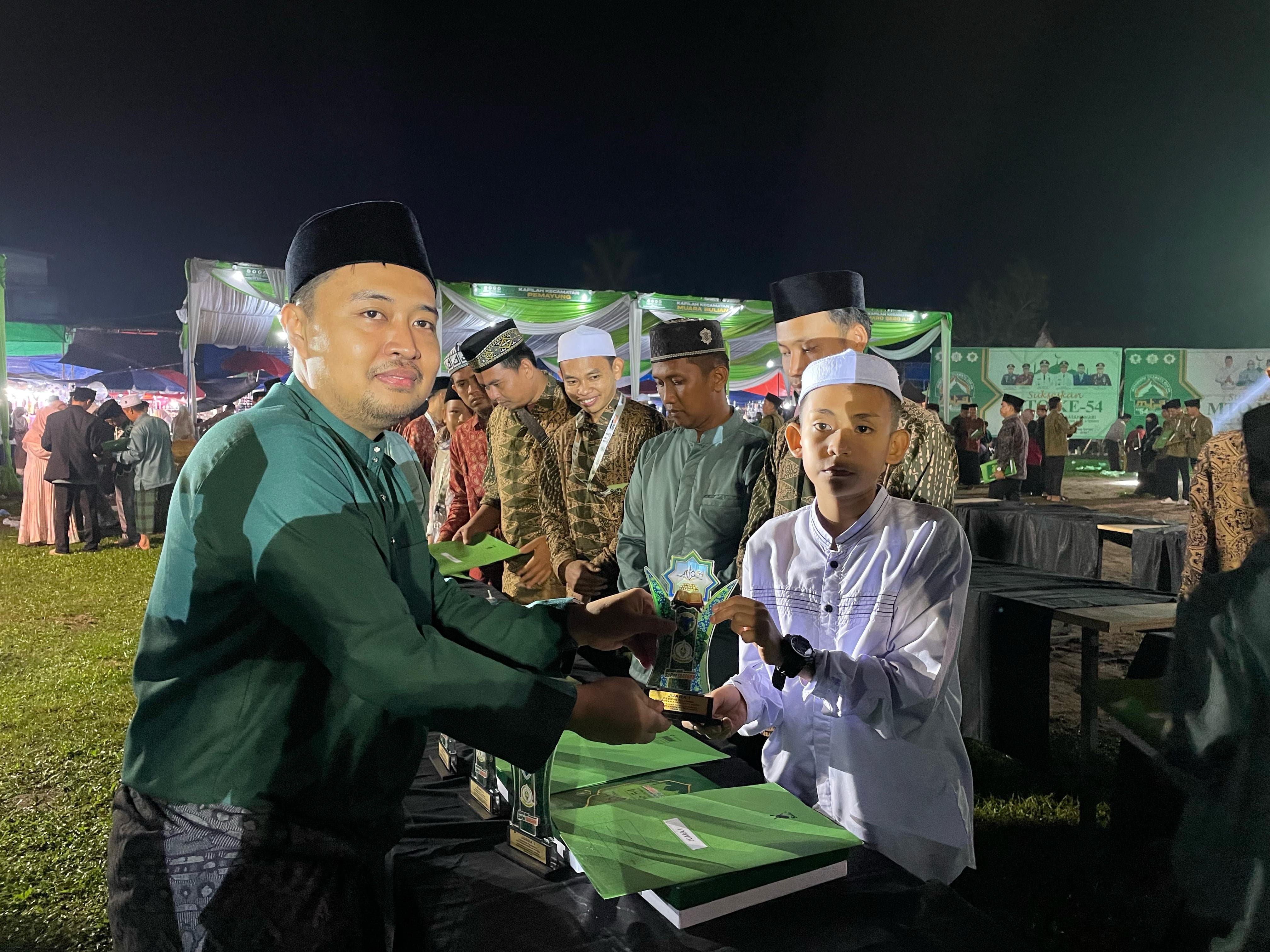 Ketua DPRD Batang Hari Hadiri Penutupan MTQ ke - 54 Tingkat Kabupaten
