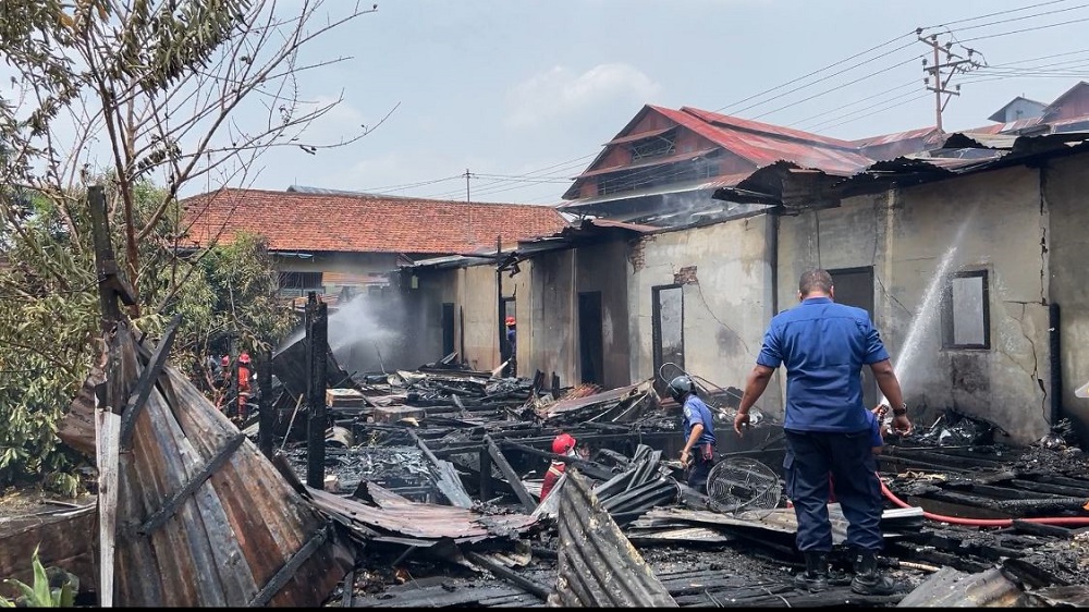 6 Bedeng Hangus Terbakar di Sijenjang Kota Jambi