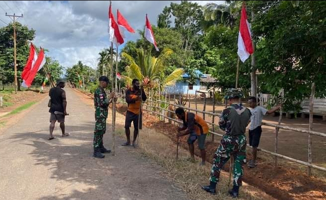 Penghargaan Bagi Pahlawan Kemerdekaan, Satgas Pamtas Yonif 726/Tml Ajak Warga Kibarkan Bendera Merah Putih