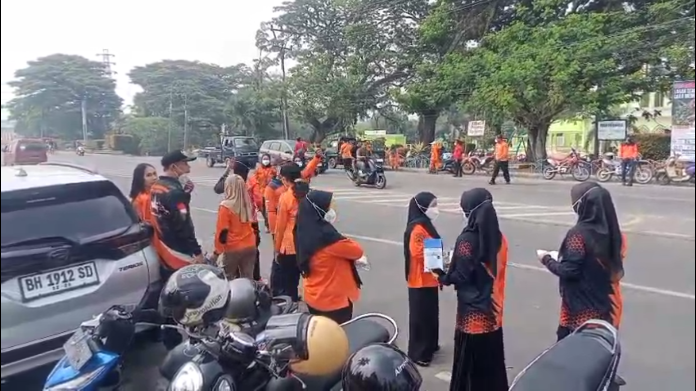 BPBD Sarolangun Bagikan 3.000 Masker Imbas Kabut Asap