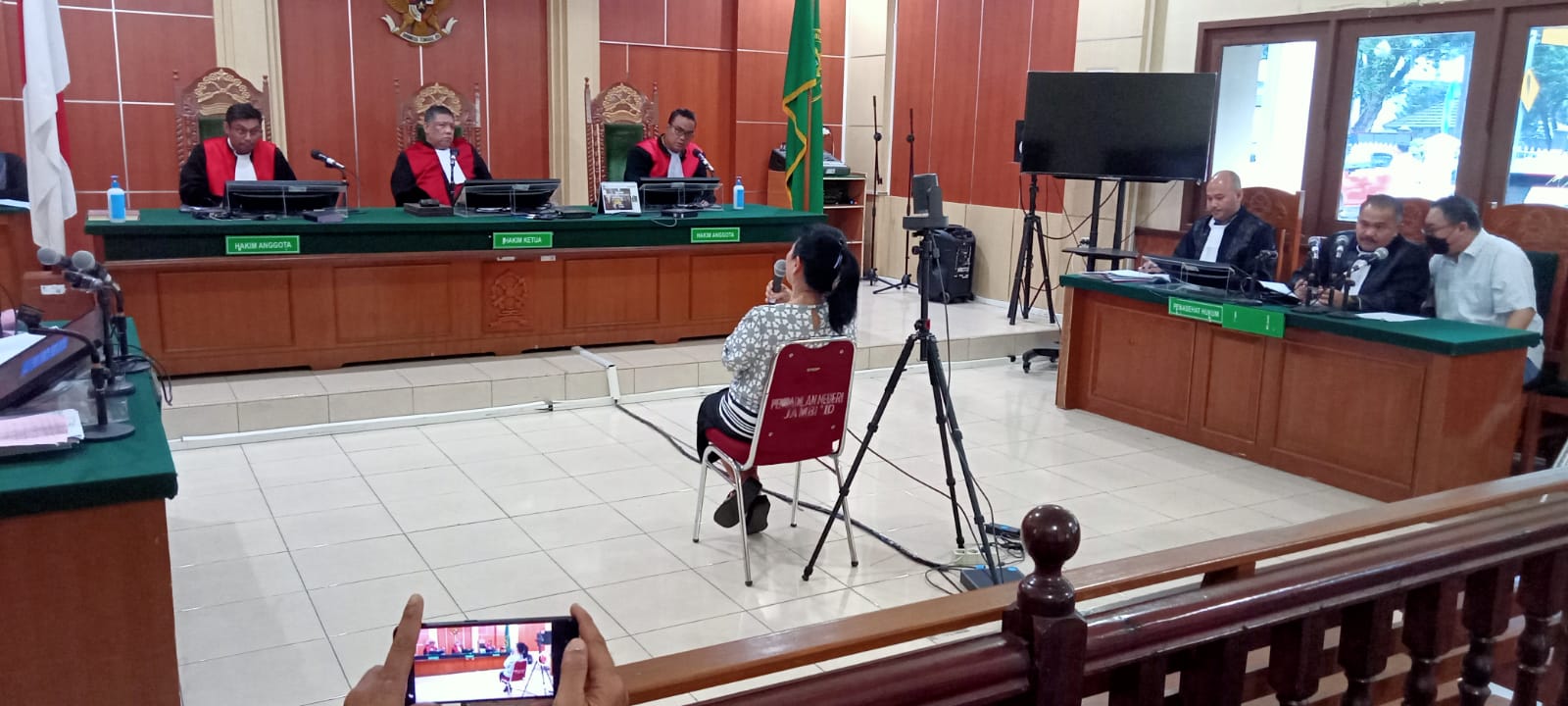 Sidang Lanjutan, Kasus Perbuatan Tidak Menyenangkan, Anatania Selaku Kakak Hendri Berikan Kesaksian 