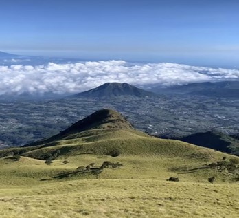 Indah dan Menakjubkan, Perjalanan Mendaki Merbabu Via Suwanting