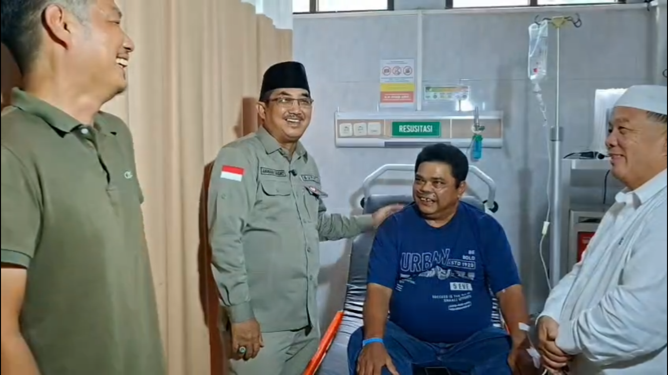 Bupati Anwar Sadat Jenguk Pasien ISPA Terdampak Kabut Asap di RSUD KH Daud Arif