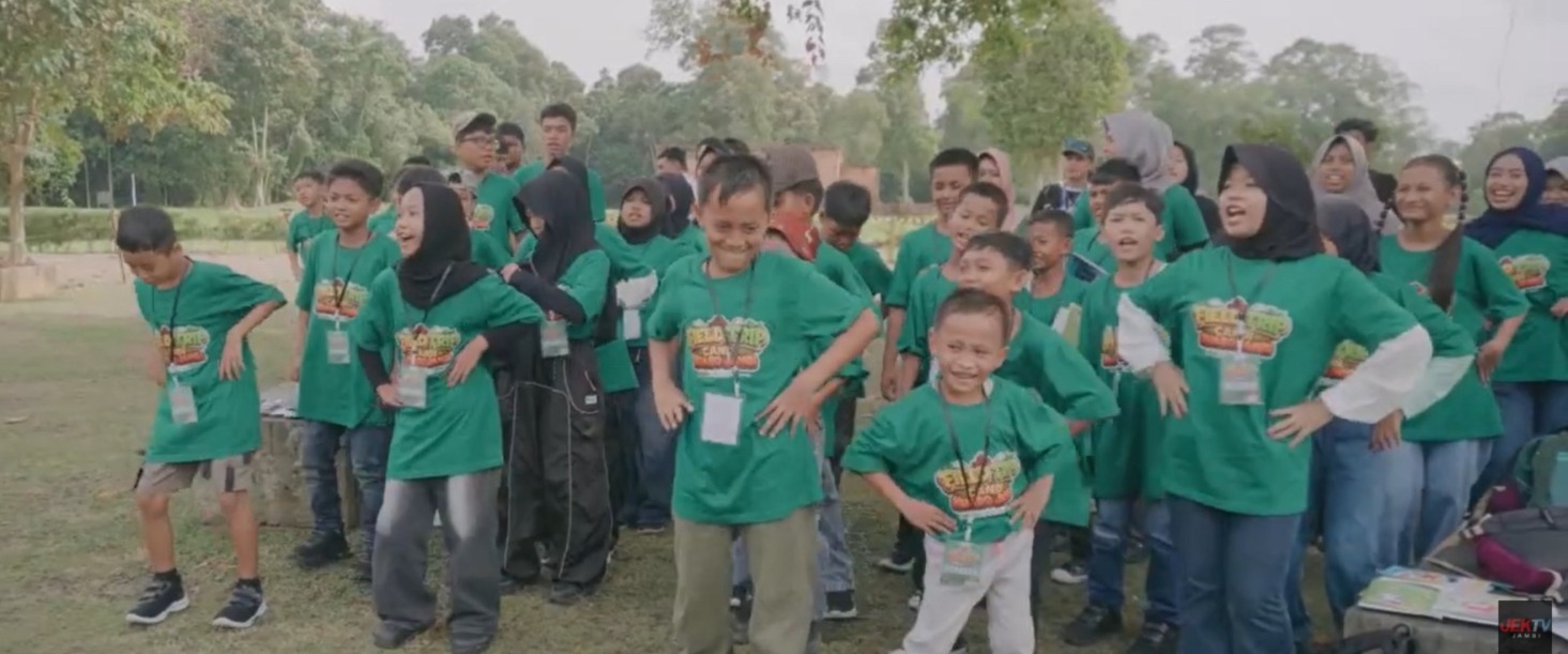 50 Pelajar Gembira Ikuti Field Trip NBT Coal Group ke Candi Muaro Jambi