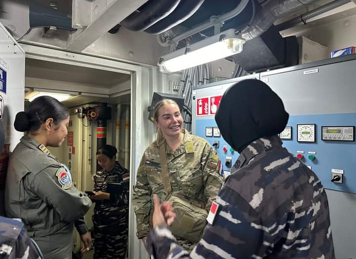 Penasehat Gender UNIFIL Kunjungi Kapal Srikandi Penjaga Perdamaian