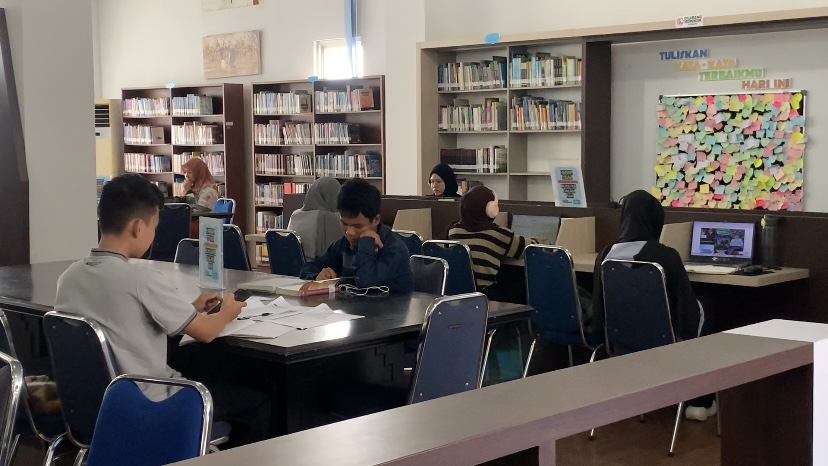Di Era Digital, Perpustakaan Kota Jambi Ingatkan Pentingnya Buku Cetak