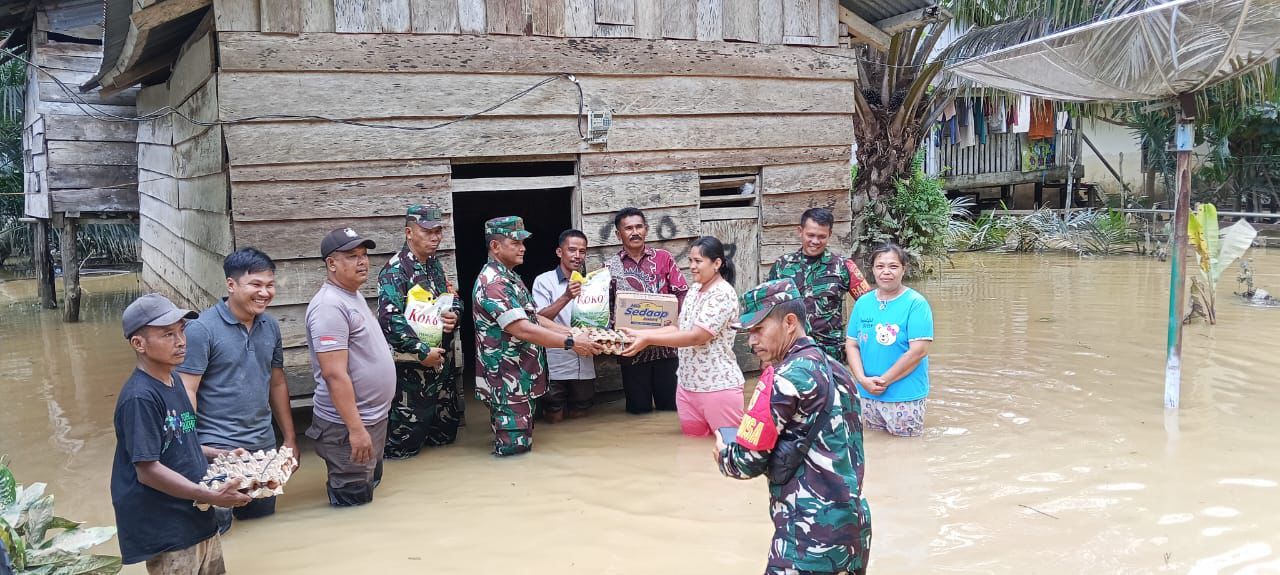 Korban Banjir Desa Jangga dapat Bantuan PTPN Regional 4