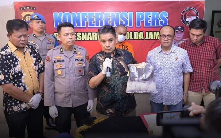 Didepan SPBU, Tersangka Peredaran Narkotika Jenis Sabu Diamankan 