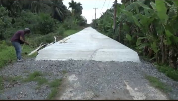 Dinas PUPR Bangun Akses Jalan Rigit Beton Menuju Wisata Mangrove