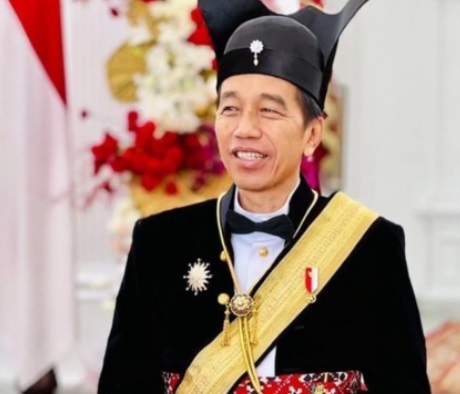 Presiden Joko Widodo Pakai Baju Ageman Songkok, Begini Maknanya