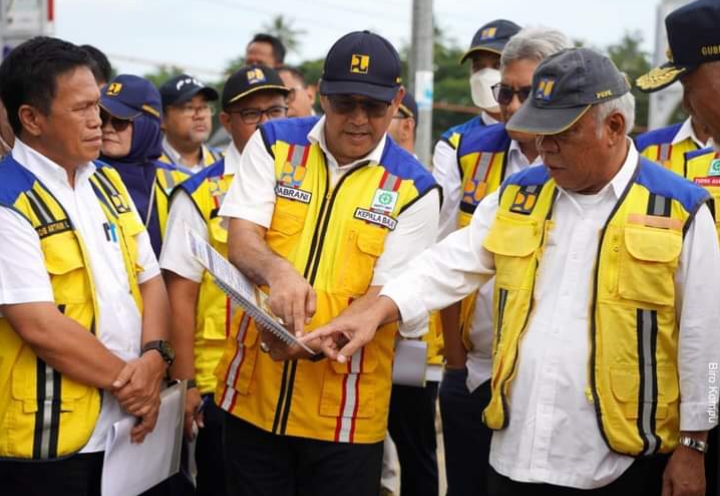 Perbaikan Jalan Raya Padang - Painan Sumatera Barat Pasca Banjir Sudah Bisa Dilalui Kendaraan