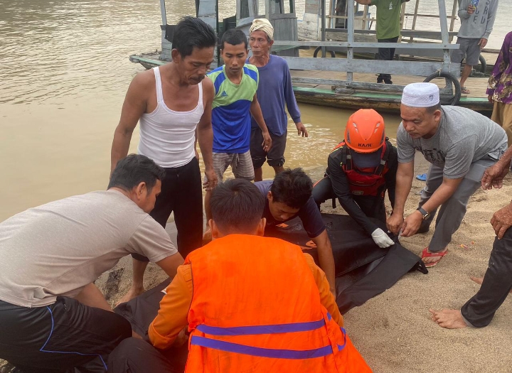 Hari Ketiga, 2 Korban Tenggelam di Sungai Batanghari Desa Teluk Rendah Berhasil Ditemukan