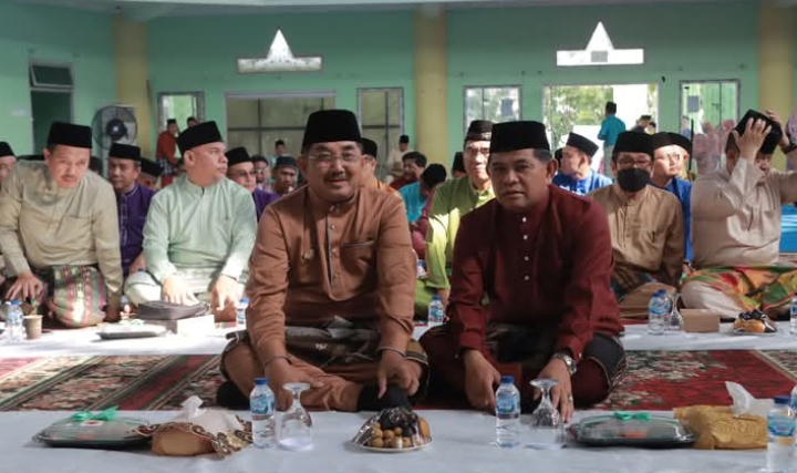 Bupati Tanjab Barat Anwar Sadat Berharap UIN Jambi Makin Unggul