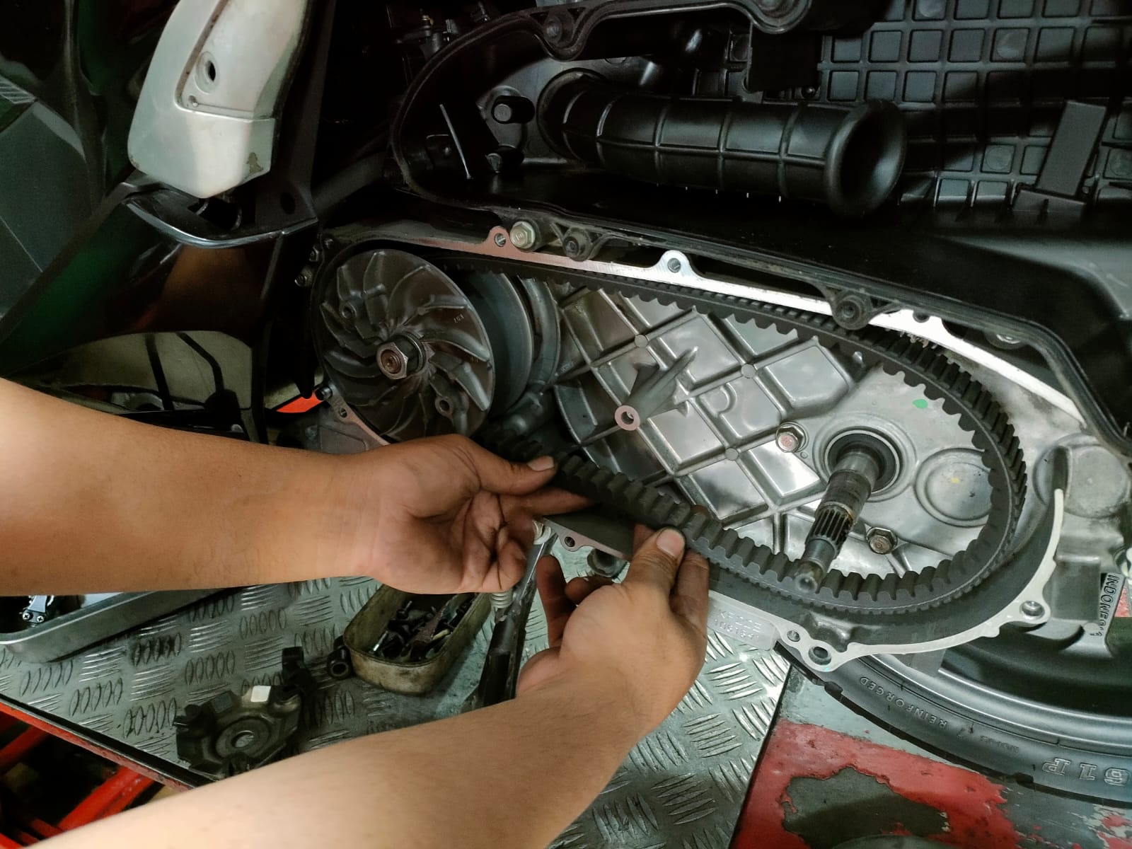 Tips Cara Merawat V-belt Motor Skutik Agar Tetap Awet 