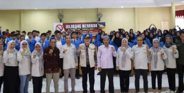 Beri Kuliah Kepemimpinan Diera Digital Ke - STIA Nusa Kota Sungai Penuh