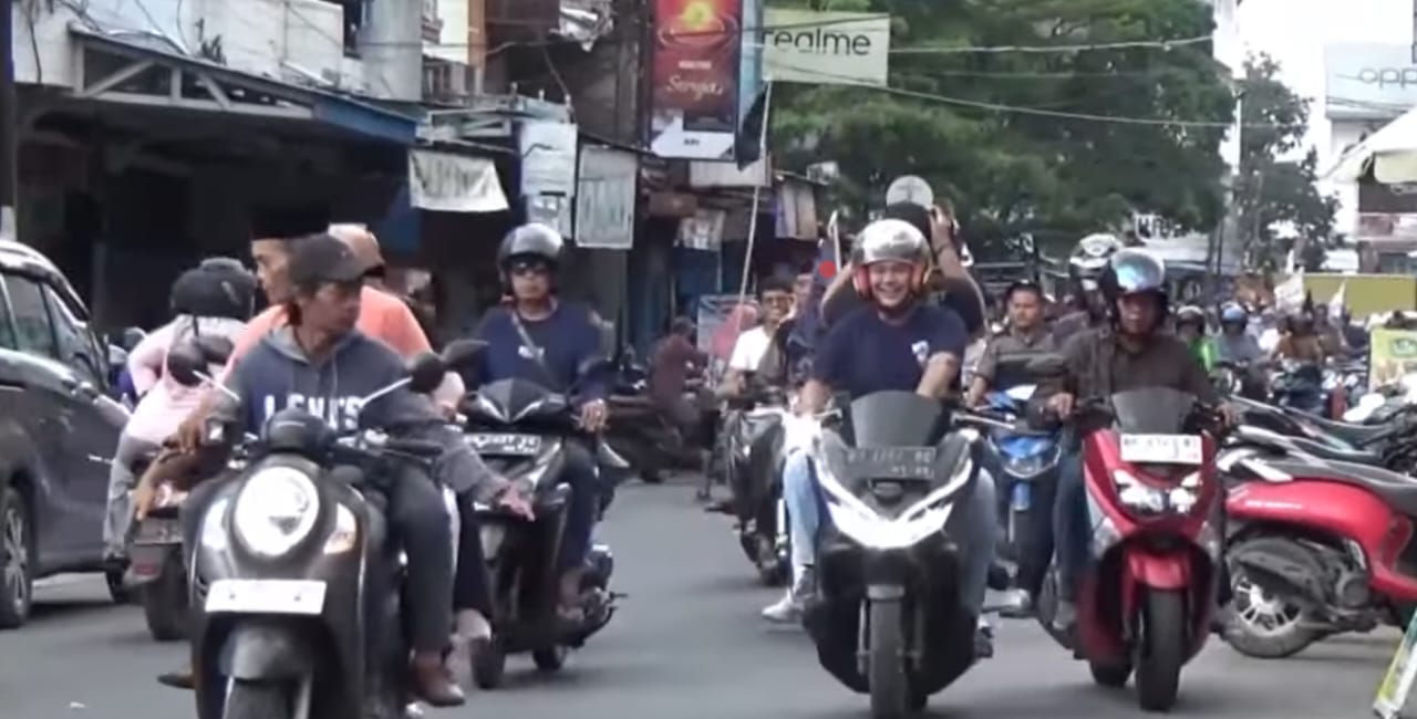 Bakal Calon Bupati Amin Konvoi Menuju Kantor Partai PKS Guna Mengembalikan Berkas