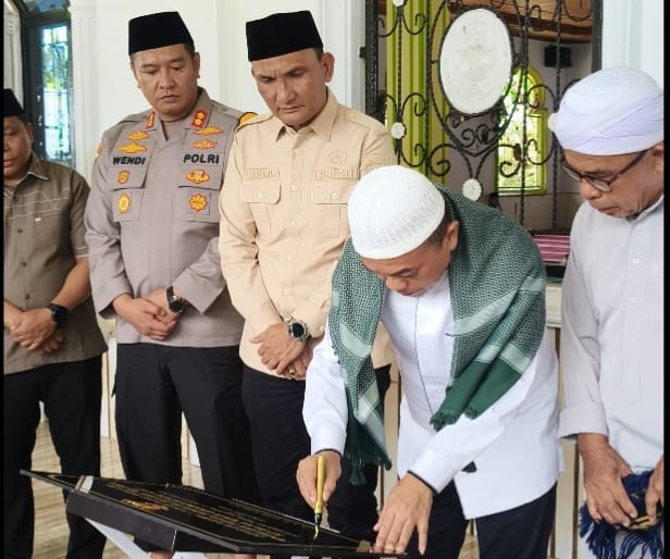 Warga Batang Asai Sambut Jalan Baru, Gubernur Al Haris Resmikan Akses Impian 88 Kilometer