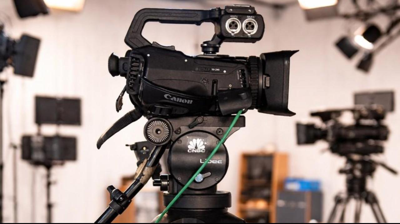 Televisi di Tengah Media Sosial ?
