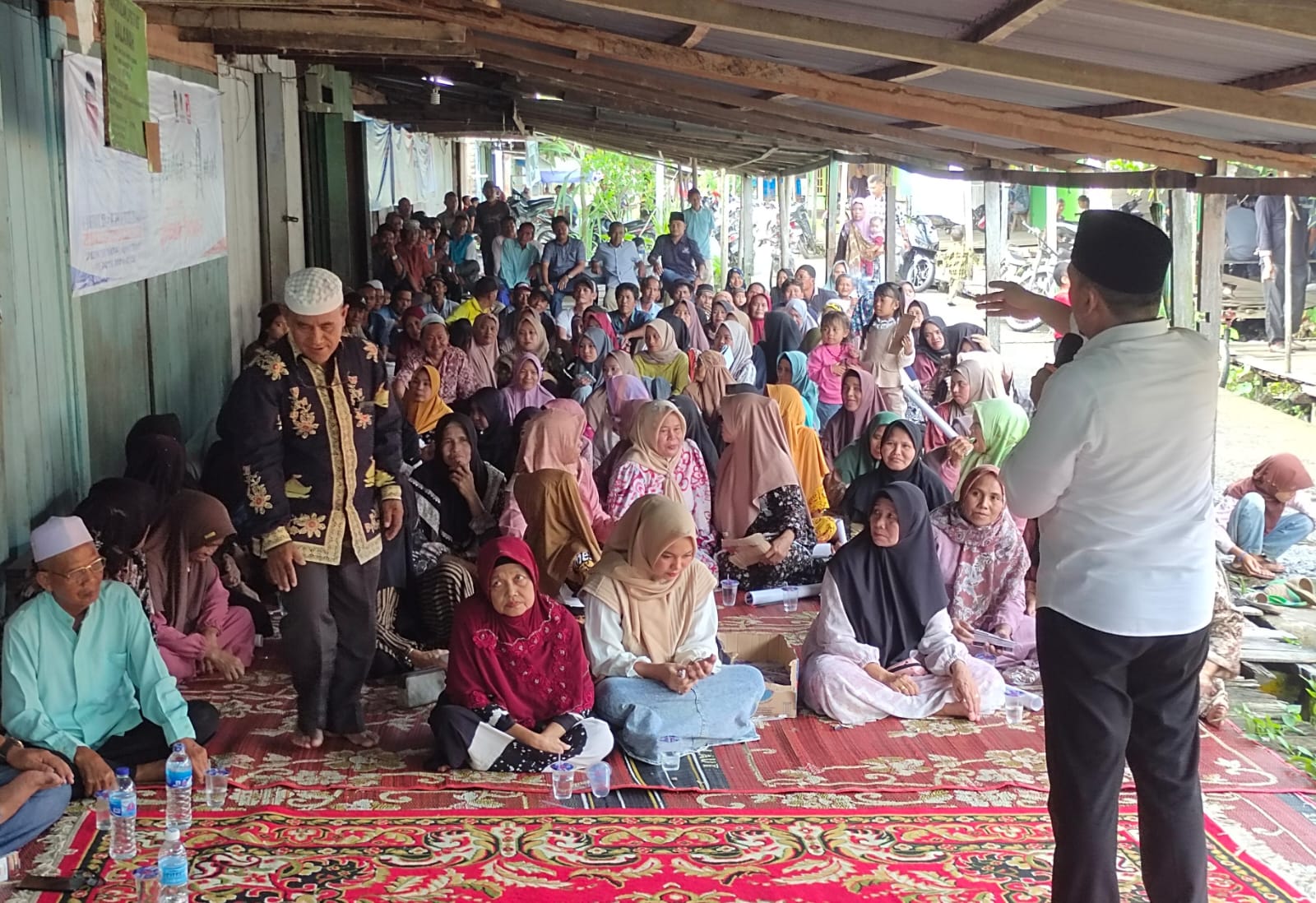 Dengarkan Paparan Visi-misi Ustadz Amin, Masyarakat Pengabuan Bulat Dukungan Hairan-Amin