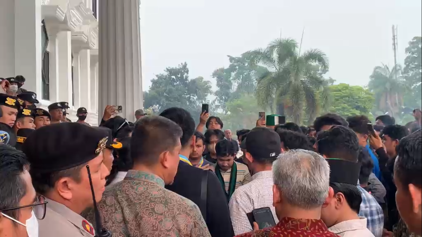 Tak Bertemu Langsung dengan Gubernur, Mahasiswa Siapkan Aksi Lanjutan 19 Oktober