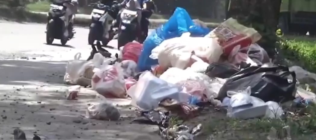 Tumpukan Sampah di Simpang Rimbo, Membuat Warga Merasa Terganggu