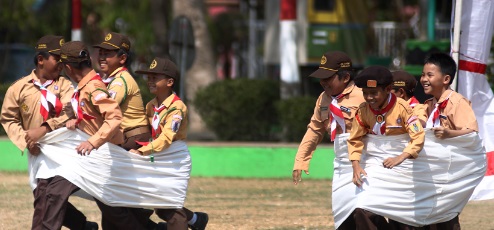 Kreasi Seru di Hari Kemerdekaan: Permainan Tradisional Menggunakan Sarung di 17 Agustus