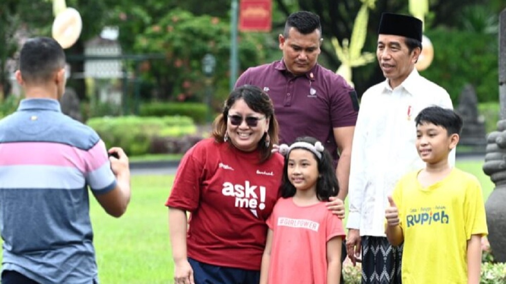 Presiden Jokowi  Ajak Masyarakat Yogyakarta Berfoto Bersama di Momen Hari Raya Idul Adha