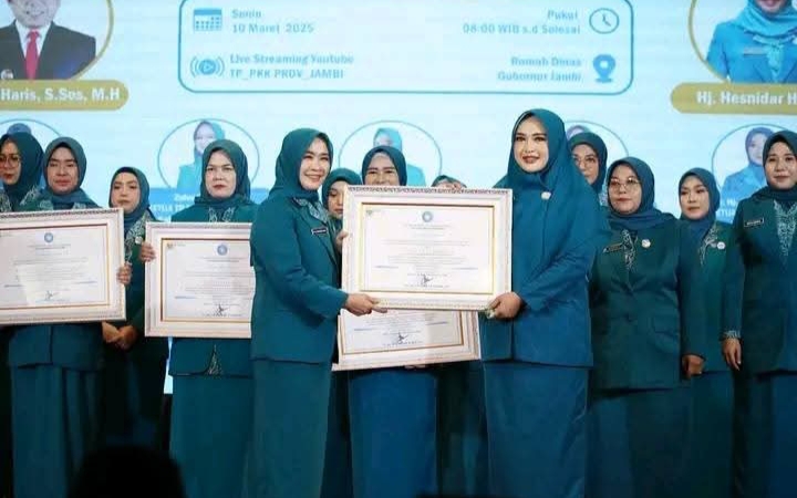 Hesnidar Haris melantik 10 Ketua Tim Penggerak PKK Kabupaten/ Kota se Provinsi Jambi