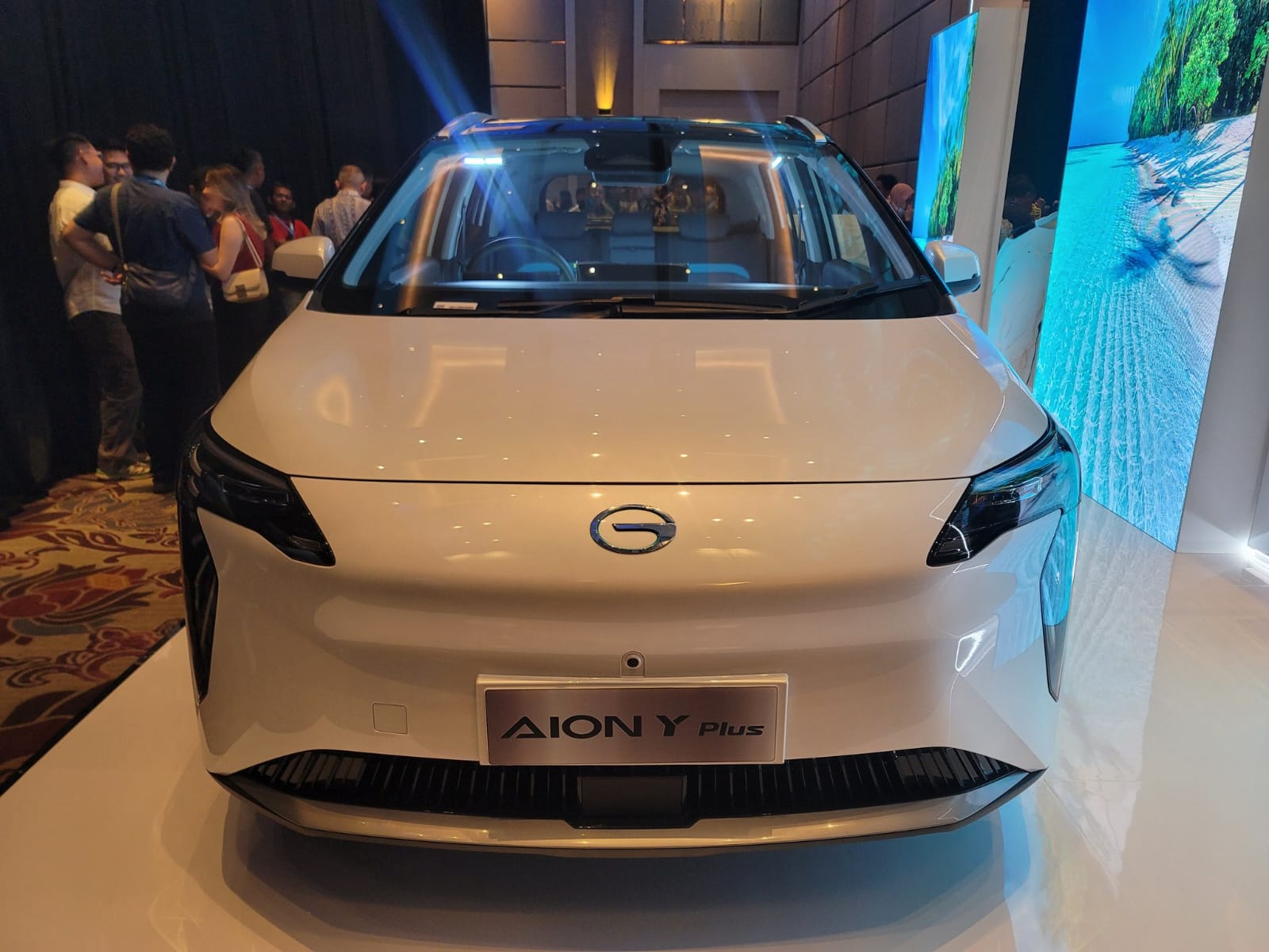 Aion Indonesia Resmi Serahkan Mobil Listrik Y Plus kepada 100 Konsumen Pertama