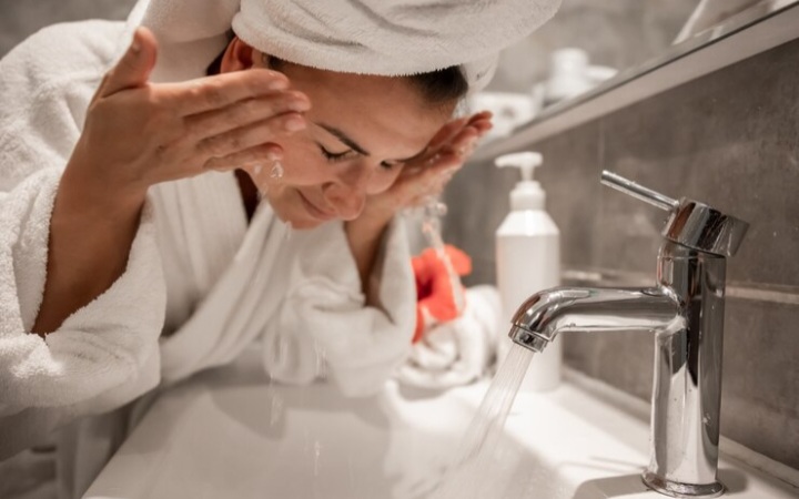 WOW Lightening Facial Serum B ERL! Solusi Tepat untuk Kulit Kusam, Flek Hitam, dan Tanda Penuaan Dini