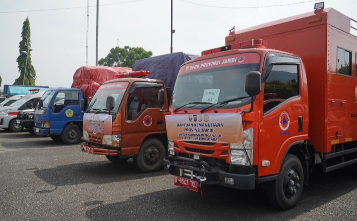 Gubernur AL Haris Lepas Bantuan Kemanusiaan 4,5 Miliar Untuk Bencana Sumatera