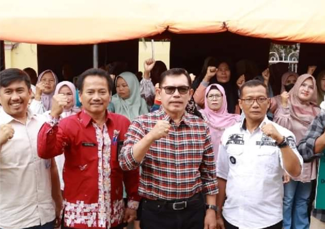 Pemerintah Sungai Penuh Serahkan Kartu BPJS Bagi Petugas Lapangan Dinas Perkim