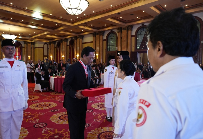 Jelang HUT Kemerdekaan Indonesia, BPIP Serahkan Duplikat Bendera Pusaka