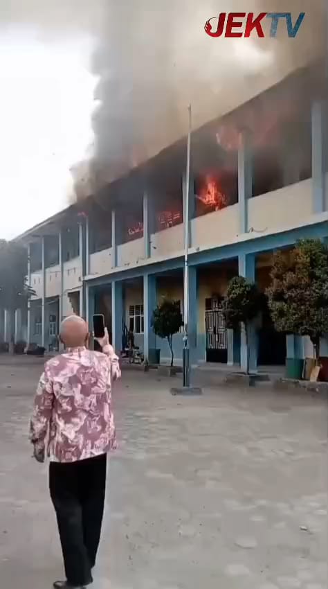 Libur Awal Ramadan Berubah Mencekam, Smpn 2 Sungai Penuh Dilalap Api