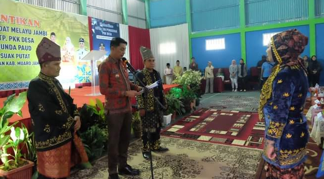 PJ Bupati Muaro Jambi Menghadiri Pengukuhan LAM Desa Suak Putat