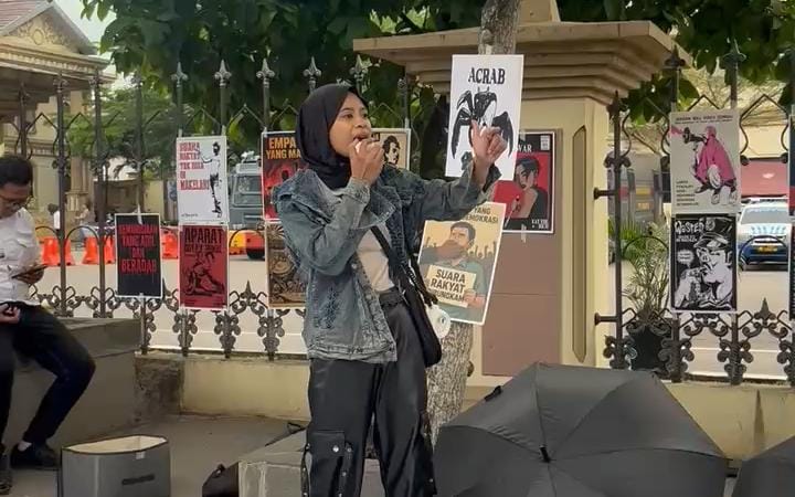 Massa Gelar Aksi September Hitam di Polda Jambi