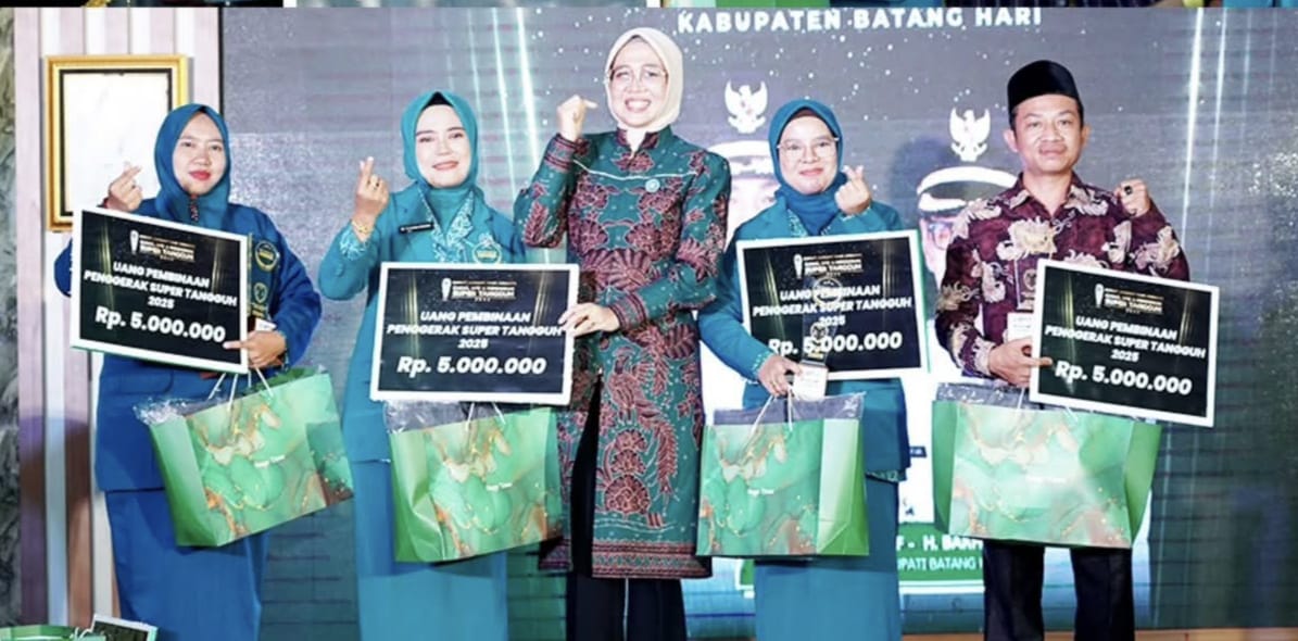 Bupati Batang Hari Award 2025: Zulva Fadhil Serahkan Trofi Sekaligus Semangat Ketangguhan