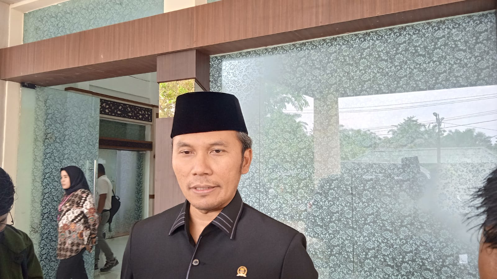 Ketua DPRD Jambi Ingatkan Masyarakat Tidak Buang Puntung Rokok Sembarangan, Cegah Karhutla.