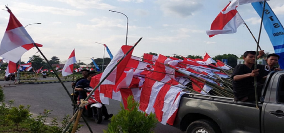 UIN STS Jambi Pasang 1000 Bendera dalam Memperingati HUT Indonesia ke 79 Tahun