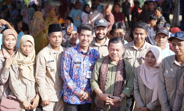 Gubernur Jambi Al Haris Harapkan Panen Perdana Buah Sawit dapat Meningkatkan Penghasilan Ekonomi Para Petani