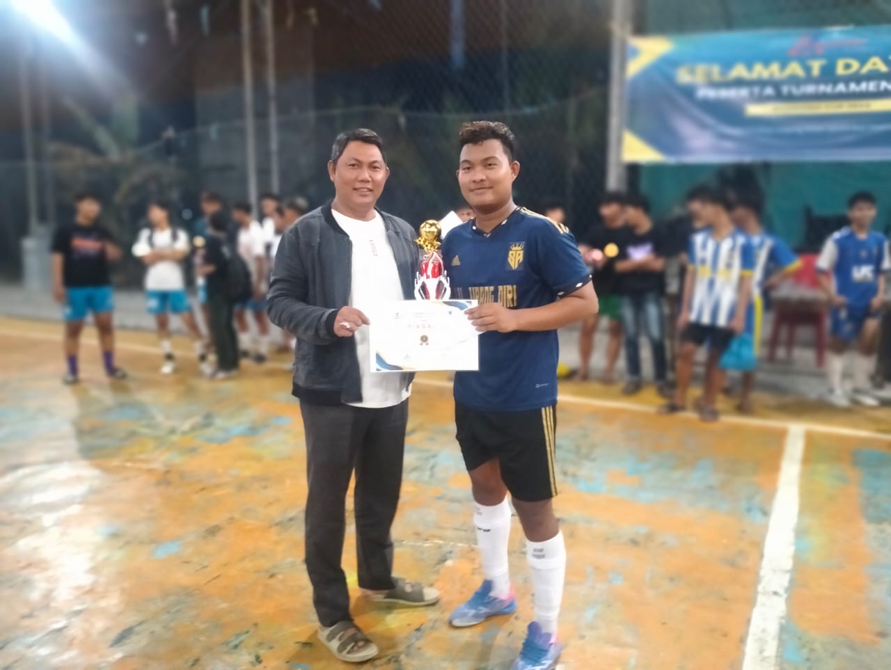 Tutup Turnamen Futsal Kharisma CUP Cabup Hairan Bakal Buka Turnamen u-21 se-Tanjab Barat