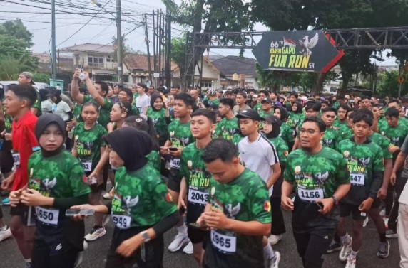 Ribuan Peserta Fun Run 5K Meriahkan HUT ke-66 Korem 042/Gapu