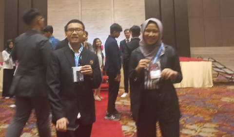 Nada dan Farabi Siswa MAN Insan Cendikia Jambi Menjadi Delegasi di Asia World Model United Nations