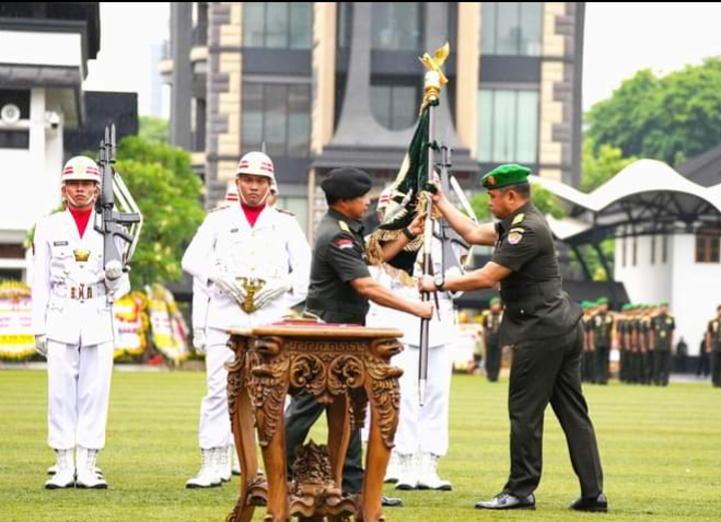 Panglima TNI Serahkan Jabatan Kasad Kepada Jenderal TNI Maruli Simanjuntak